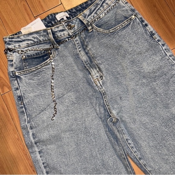 We Wore What High Rise  Dad Jean       W/Chain Belt Stretch Denim. - Picture 4 of 10